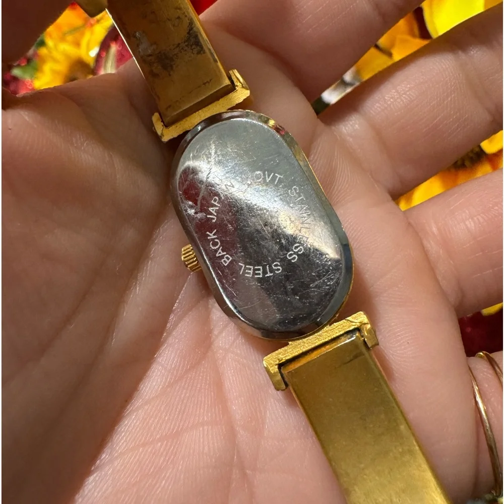 BUNDLE 2 ITEMS FOR $8✨ LAST PRICE🍒🤍 RONICA quartz vintage watch ✨